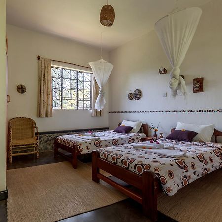 Travellers Rest Hotel Kisoro Экстерьер фото