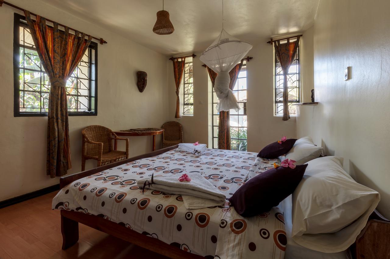 Travellers Rest Hotel Kisoro Экстерьер фото