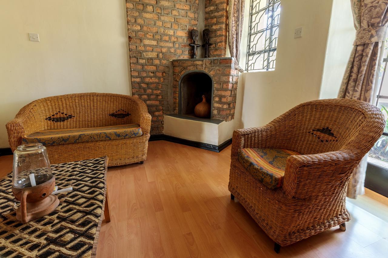Travellers Rest Hotel Kisoro Экстерьер фото